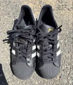 早い者勝ち adidas スーパースターのサムネイル