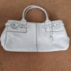 トッズ ハンドバッグ オールレザー ロゴ チャーム付き 人気