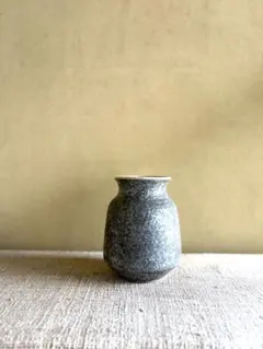【蚤の市購入】作家 白灰釉薬 陶器の花瓶 信楽焼のサムネイル