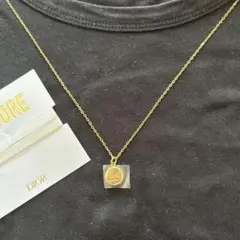 DIOR ゴールド ペンダント　ネックレス　チャーム　ディオール　ノベルティ