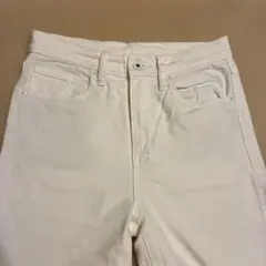 ユニクロ　ホワイトジーンズ　23サイズ
