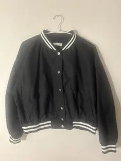 黒いボンバージャケット