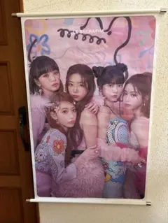 LESSERAFIM グループポスター 1000mm x 700mm