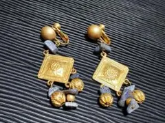 ゴールド ドロップイヤリング 装飾的デザイン