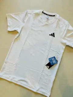 新品未使用　adidas Tシャツ