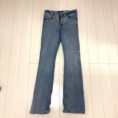 ZARA ブーツカットデニム フレアデニムのサムネイル