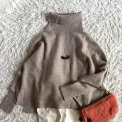 【アダムエロペ】タートルサイドスリットプルオーバー　カシミヤ混　ベージュ　フリー