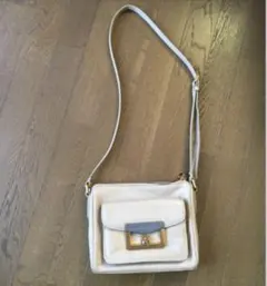 MARC BY MARC JACOBS アイボリーショルダーバッグ