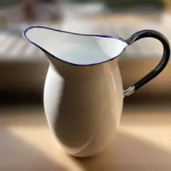 アンティーク　水差し 白花エナメル蓋付き ブルーガラス瓶 水差し美しい花モチーフ