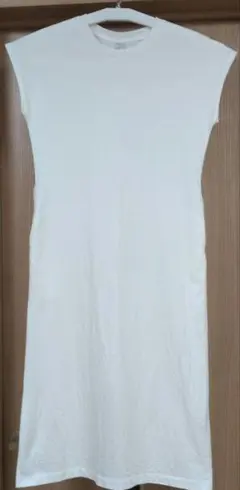 ユニクロ　ワンピース　白　S