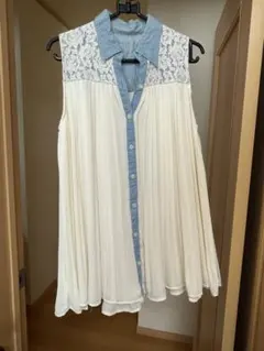 レース付きノースリーブシャツ