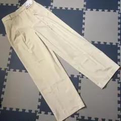 新品未使用★ユニクロ　クリーム タックワイドパンツ Mサイズ