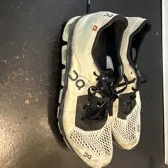 オン] ランニングシューズ クラウドフラッシュ メンズ　25.5センチ