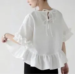 ジャガード素材　半袖フリルトップス