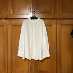新品未使用ホワイトプリーツ長袖シャツ