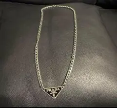 PRADA チェーンネックレス ロゴプレート付き