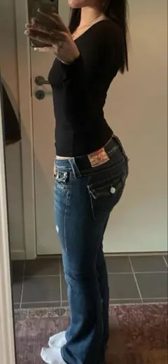 美品✨TRUERELIGION/トゥルーレリジョン ダメージ加工 フレア y2k 日本一True Religionあります💁🏼‍♀️🌙🌟✨ 2000s伝説の