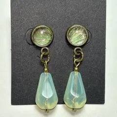 蝶の翅とウラングラスのピアス ミドリシジミ スタッドピアス 蝶アクセサリー