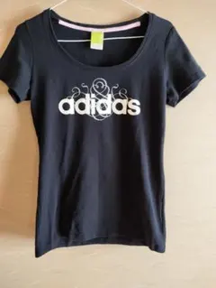 adidas 黒 半袖Tシャツ ロゴ入り
