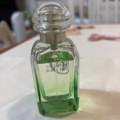 HERMES UN JARDIN SUR LE TOIT 50ml香水のサムネイル