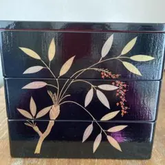 黒色の木製3層重箱