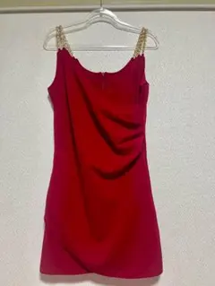 ミニの赤いセクシーなドレス
