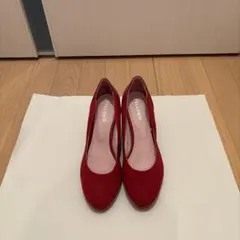 赤いウェッジヒールパンプス