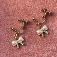 【新品・未使用】 リボン パール イヤリング ゴールド 可愛い 上品 大人 綺麗