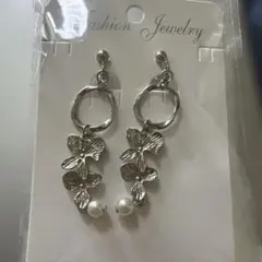花モチーフ イヤリング　シルバー