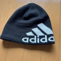 adidasニット帽／ビーニー ブラック×ライトグレー ロゴ入り