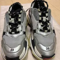 BALENCIAGA Triple S スニーカー サイズ39のサムネイル
