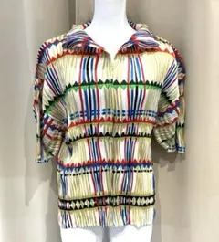 PLEATS PLEASE 希少総柄 幾何学プリント プリーツポロシャツ 3 PLEATS PLEASE 希少総柄 幾何学プリント プリーツポロシャツ 3 - メルカリ