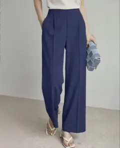 ネイビー ストレートパンツ センタープレス入り