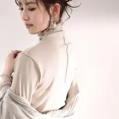 【新品】ピンクベージュ メロウシアートップスMサイズ【定価】2999円