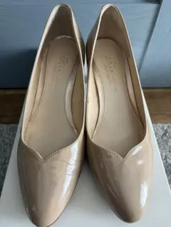 未使用RIZエナメルベージュパンプス22.5センチリズラフィーネ