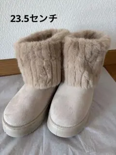 ファー付きのショートムートンブーツ