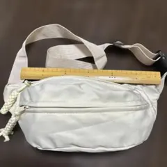 ホワイト ナイロン ボディバッグ
