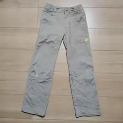Nike ベージュ ロングパンツ　130　破れ(？)あり