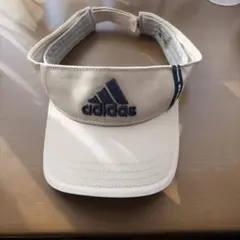 adidas ベージュ バイザー