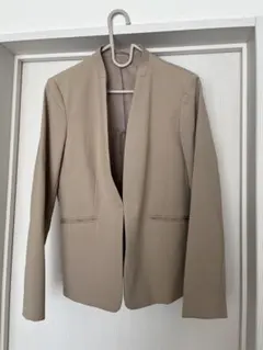 美品　GU ベージュ ノーカラージャケットZ 　Lサイズ