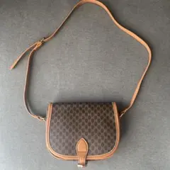 ブラウン ショルダーバッグ