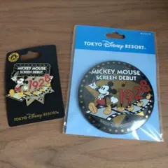ミッキーマウス　ピンバッジと缶バッジ