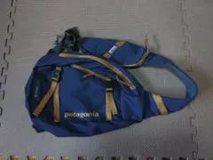 patagonia Atom Sling 8L ネイビーボディバッグ