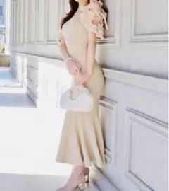 ロイヤルパーティー ダイヤネックラッフルスリーブマーメイドワンピース ベージュ