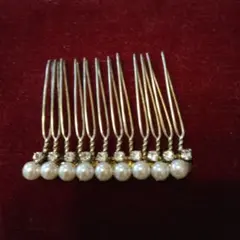 パールとクリスタル付き銀色の ヘアコーム