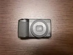 RICOH GRⅢ ワンオーナー 25年購入 シャッター6400回 - メルカリ