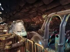 ディズニー刺繍缶バッジ　不思議な国のアリス　ライオンキング2個