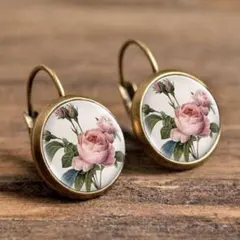 アンティーク調 ローズ柄 ピアス 両耳用 花柄 レトロ　バラ　薔薇　綺麗　ピンク