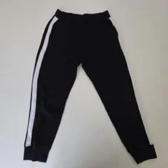 【値下】黒スウェットパンツ　ボトムス サイドライン　ユニクロUNIQLO　140