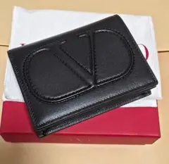 VALENTINO　ヴァレンティノ　Vロゴ　二つ折り財布　ブラックのサムネイル